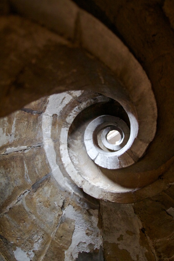 Primer tramo de la escalera de la torre norte de la catedral de México